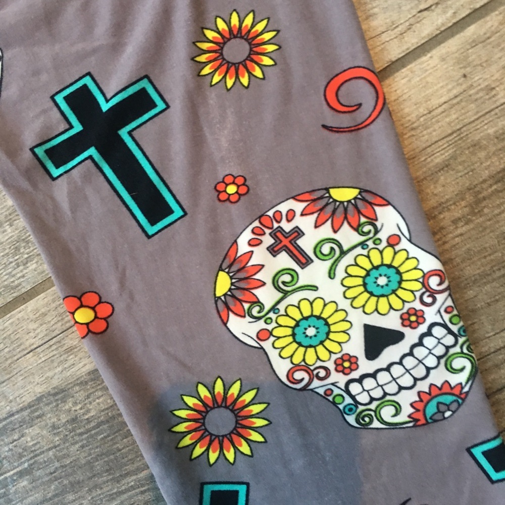 Sugar skull and cross multi-color leggings